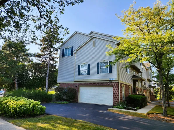 180 Monarch Dr, Streamwood, IL 60107