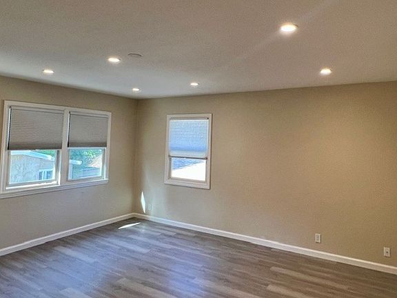 2nd image of 76-82 N 7th St #76