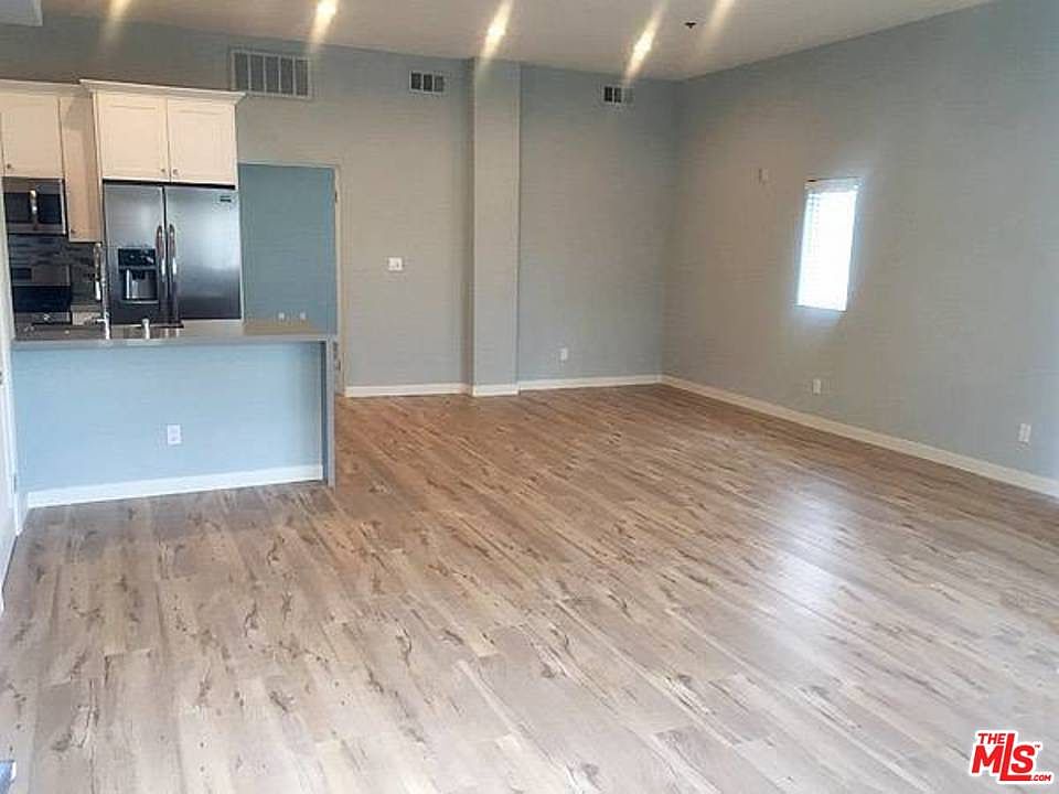 1st image of 10560 Santa Monica Blvd APT 4