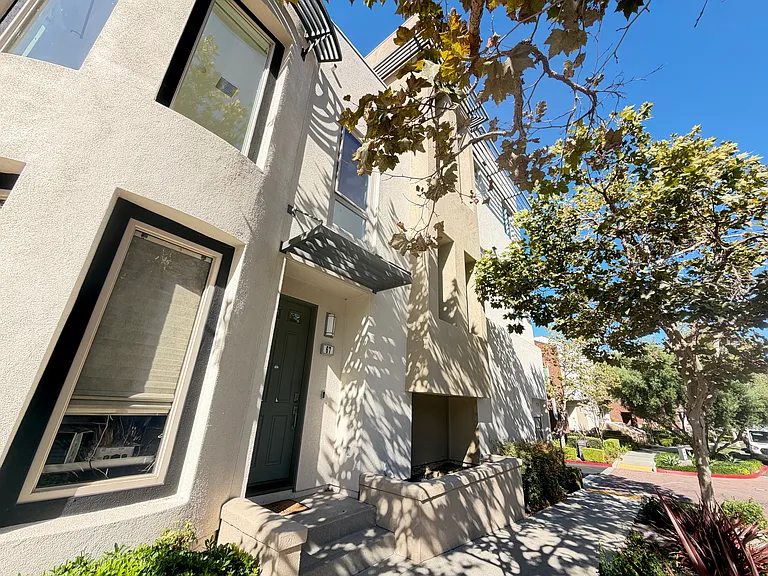 Vantis Dr — Photo 22