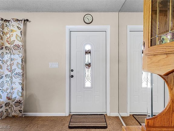 5th image of 923 SE 18th St