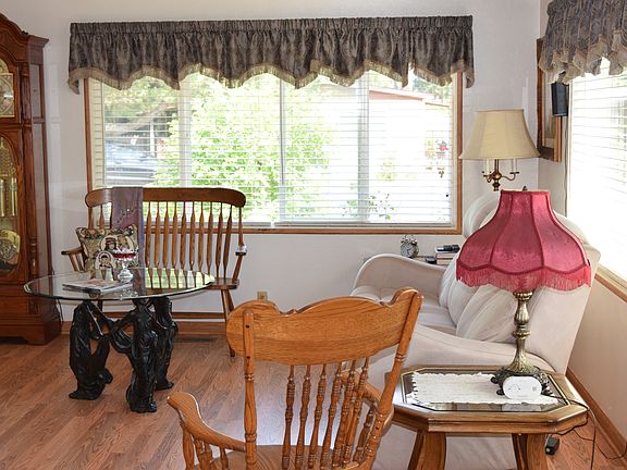 large windows to let in ligh