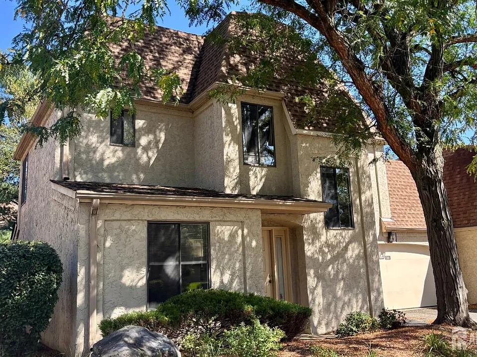36 Carriage Pl