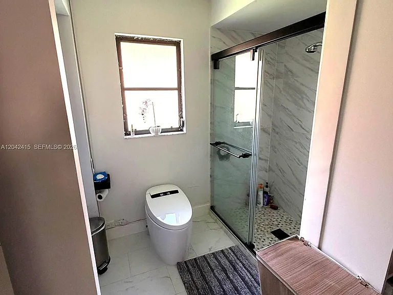 209 SW 42nd St — Photo 9