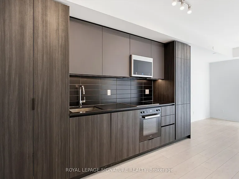 400 King St W #1519 — Photo 3