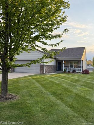 12276 Pagels Dr, Grand Blanc, MI 48439