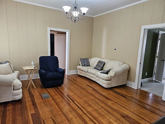4th image of 504 N Kinney Ave