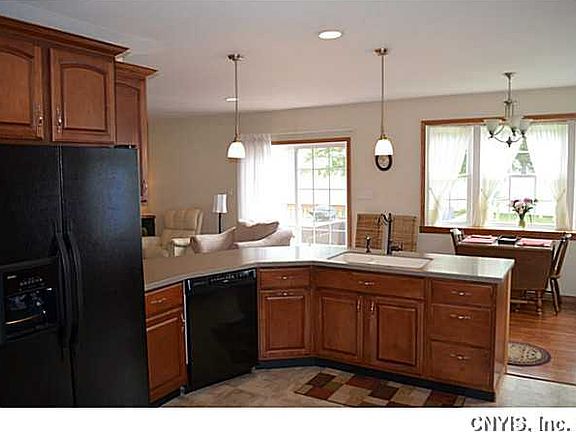 5th image of 9402 Woodlawn Dr