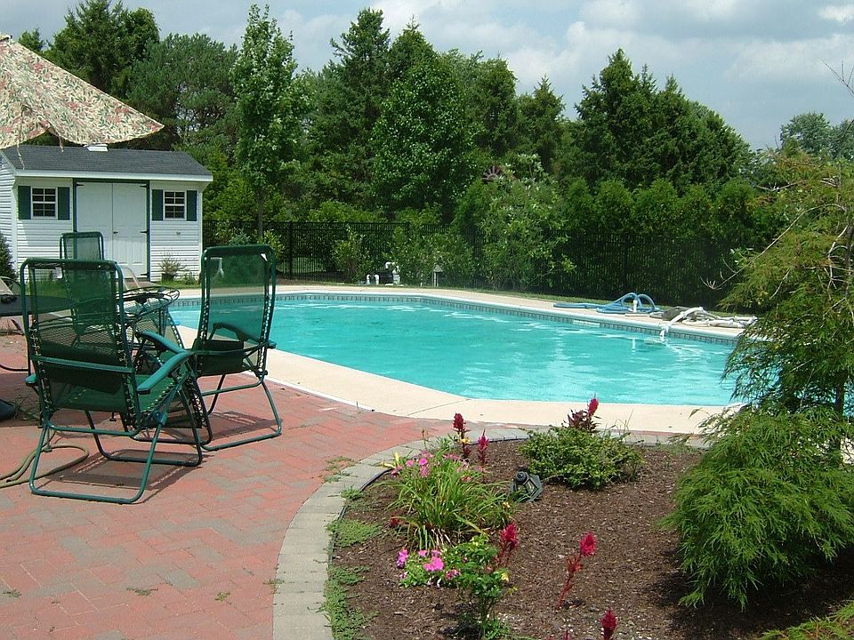 2nd image of 2008 Trowbridge Dr