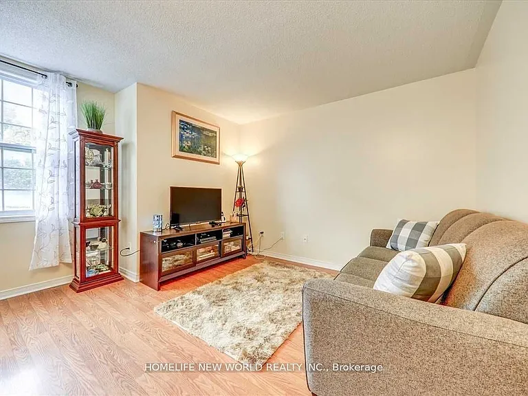 35 Strangford Ln #204 — Photo 8