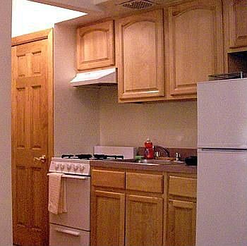2nd image of 27 W 77th St