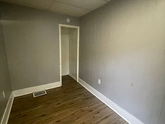 5th image of 3645 Seymour Ave