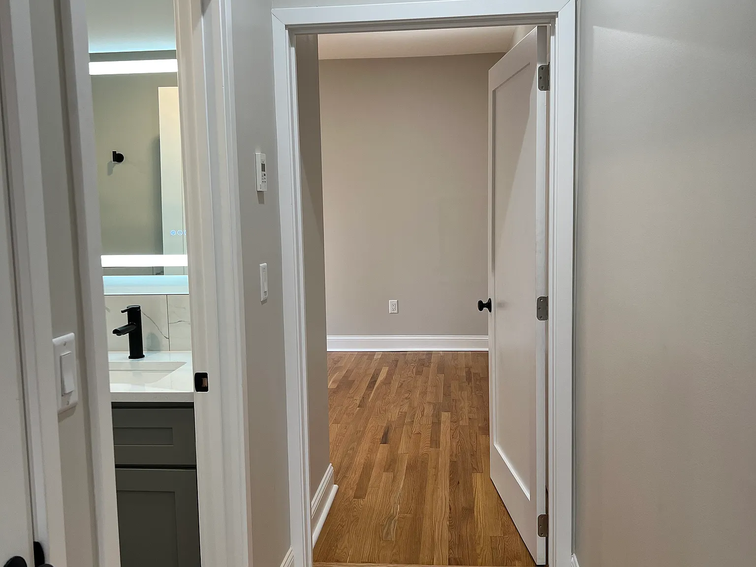 2 bed, 847 sqft, $4,300 — Photo 4