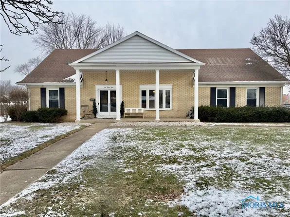 1069 Hickory St, Perrysburg, OH 43551