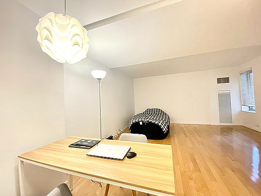 4th image of 106 Central Park S APT 16E