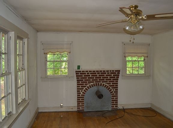 3rd image of 105 Greenbriar Dr