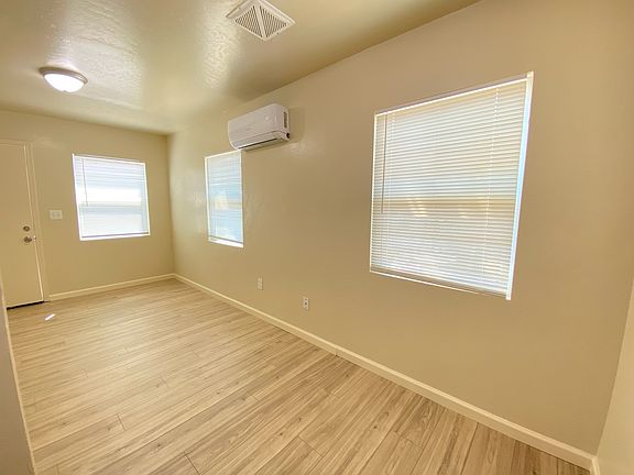 3rd image of 115 1/2 Woodrow Ave #B