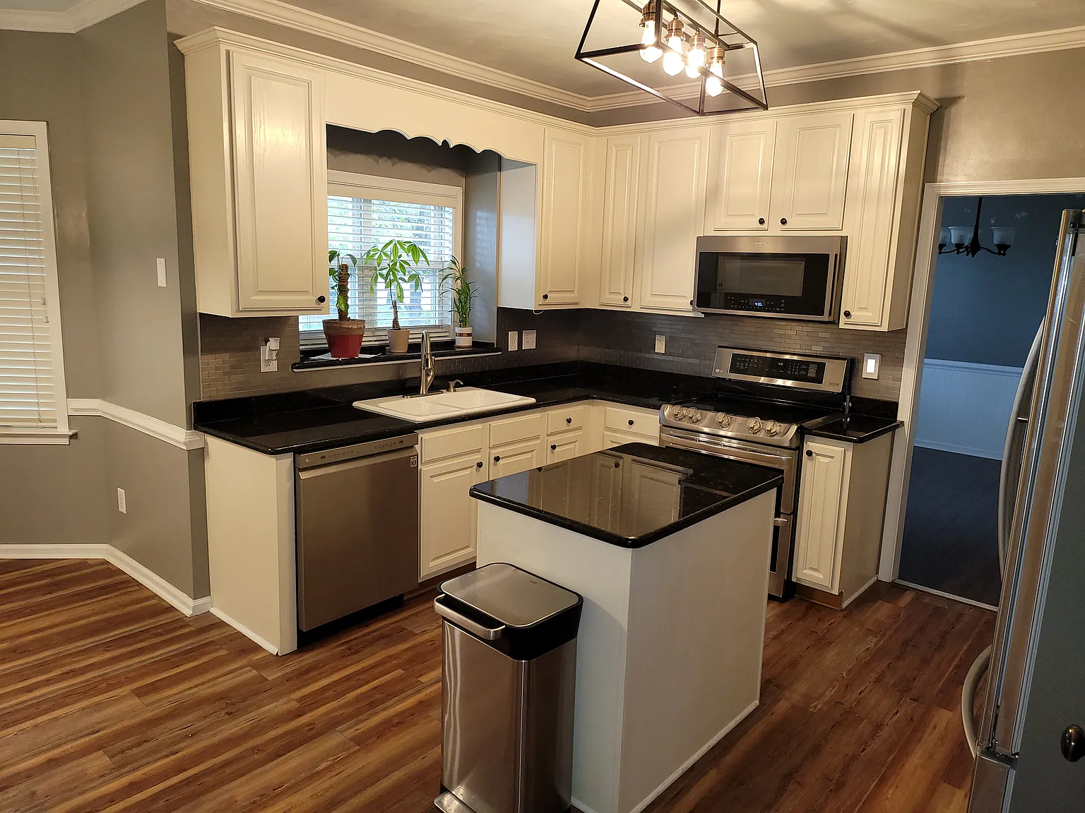 4 bed, 2600 sqft, $2,900 — Photo 3