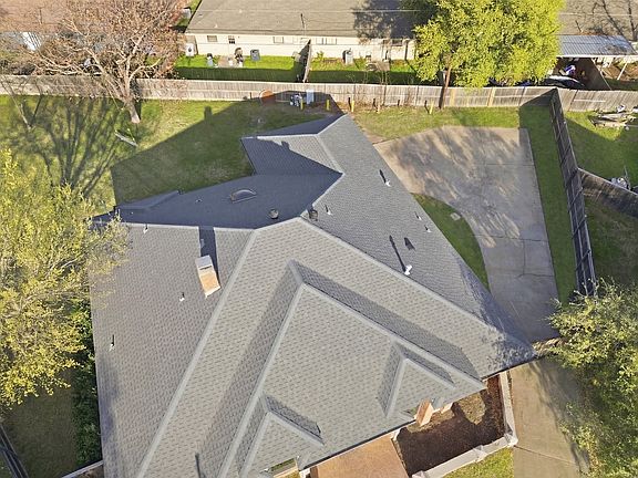 4th image of 3801 Runge Ct E