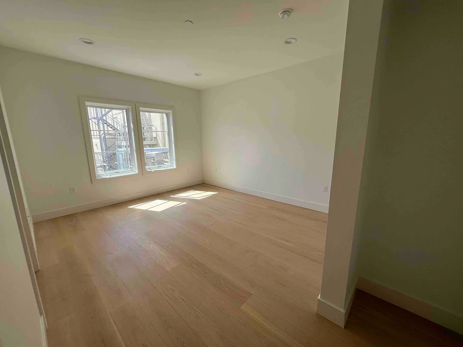 2 bed, 1216 sqft, $5,950 — Photo 4