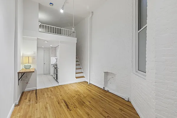 Rented by Avenues Real Estate | media 16