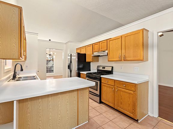 5th image of 832 Hillary Ct