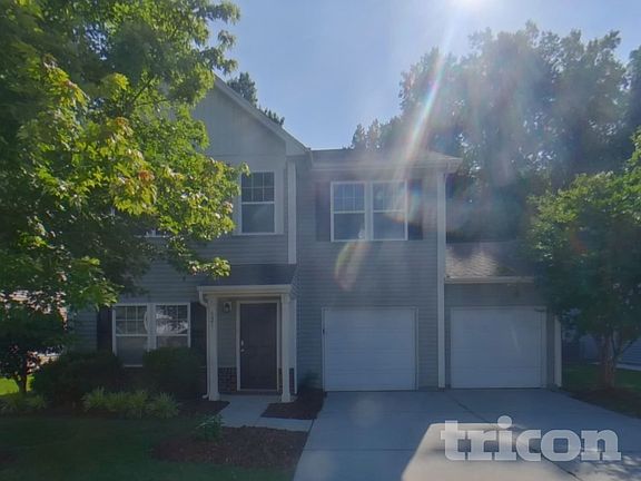 2nd image of 121 English Oak Ln