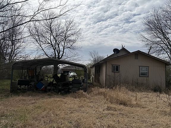 2nd image of 451 E Hampton Rd