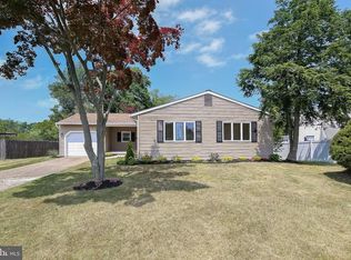 1 Hamilton Dr, Clementon, NJ 08021