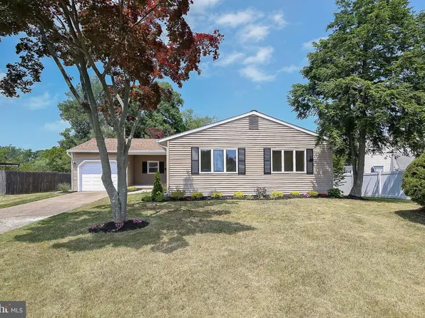 1 Hamilton Dr, Clementon, NJ 08021