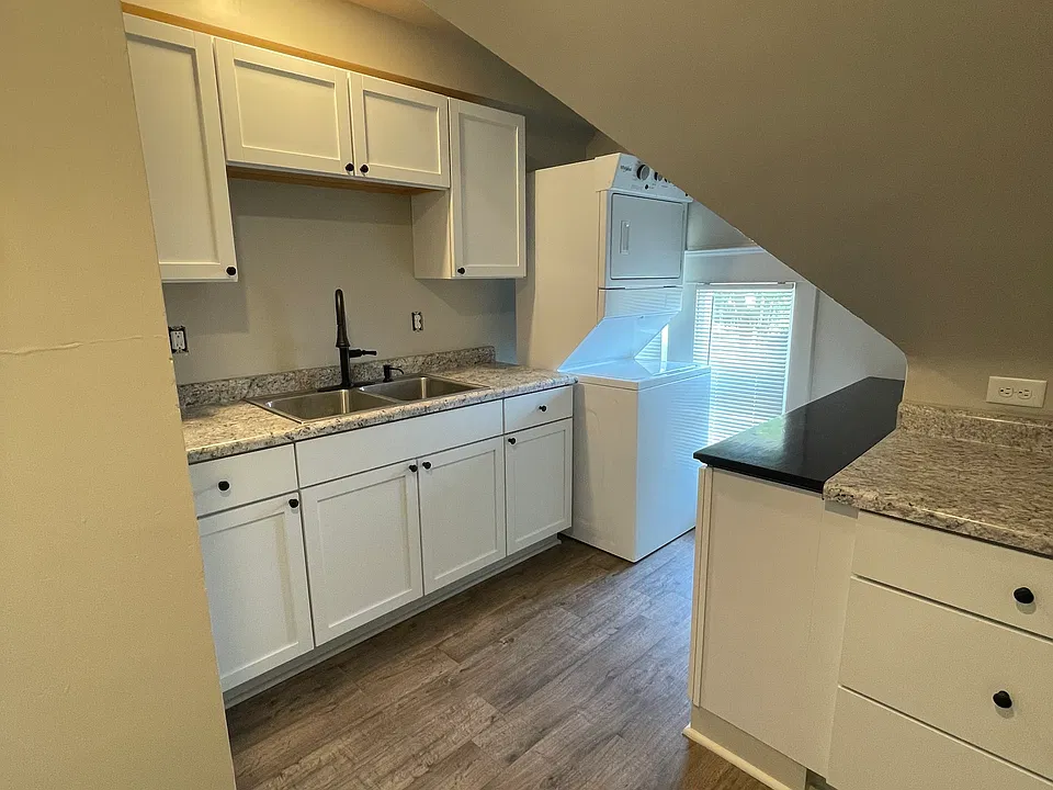 205 E Briggs Ave #2