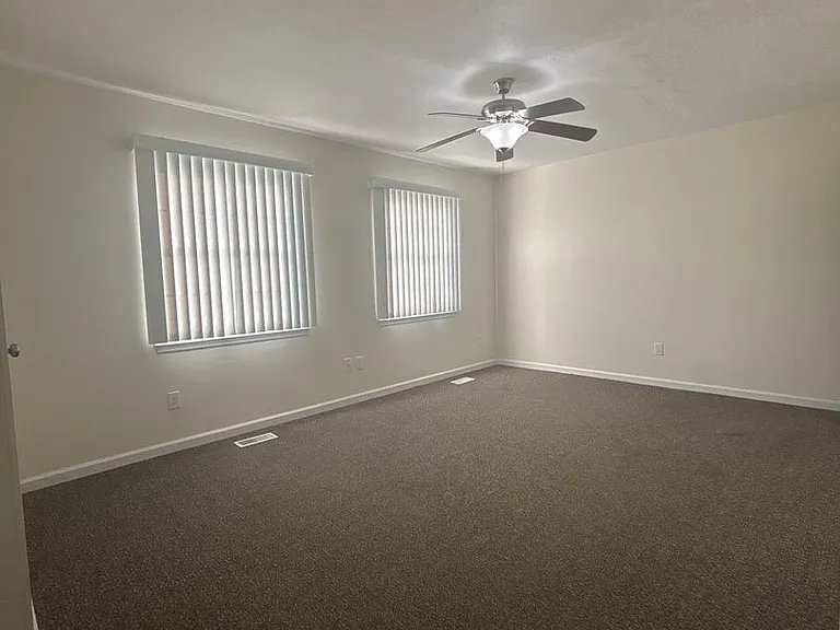 202 Myrtlewood Cir — Photo 11