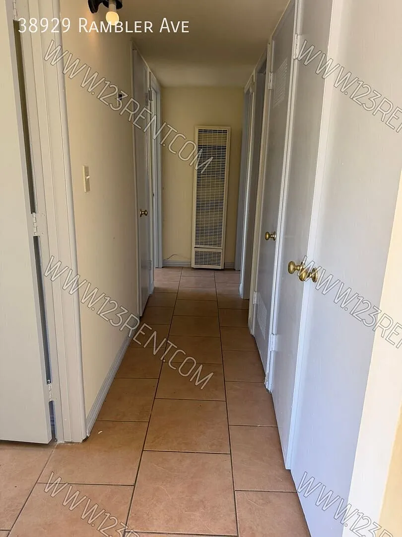 3bd/1bth Single Story East Palmdale Duplex — Photo 3