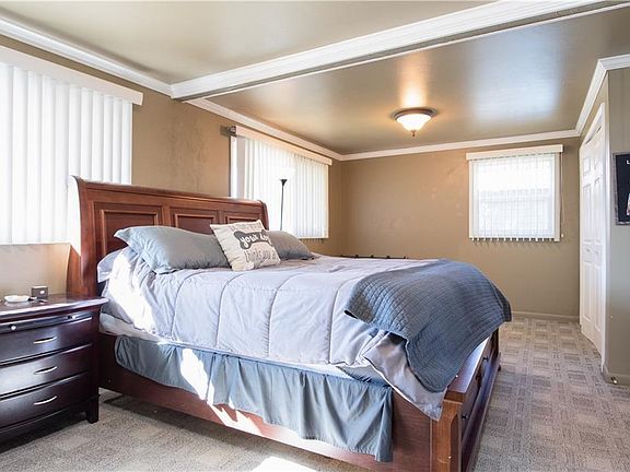 4th image of 2647 Lewis Ave