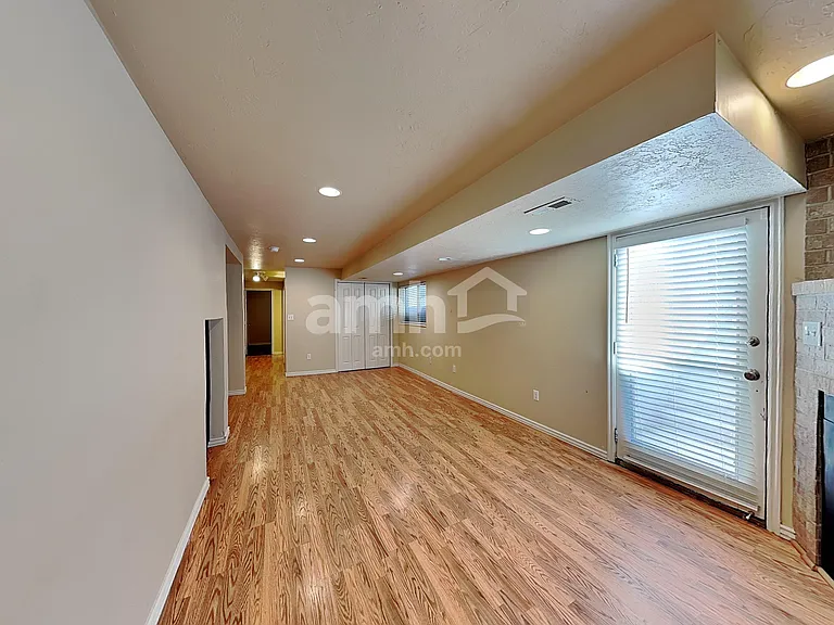 373 W 2200 N — Photo 19