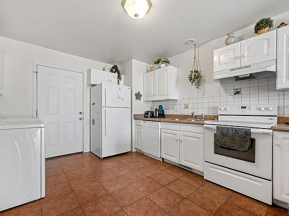 4th image of 219-221 W Harmony Dr