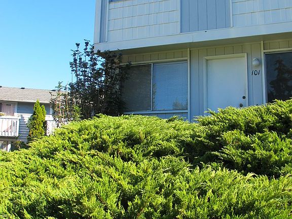 2nd image of 465 SE Regatta Dr APT A101