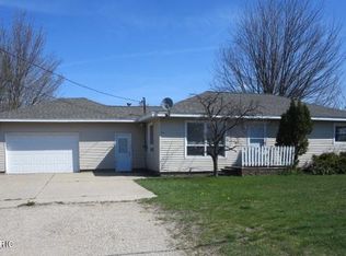 924 E Sternberg Rd, Norton Shores, MI 49441