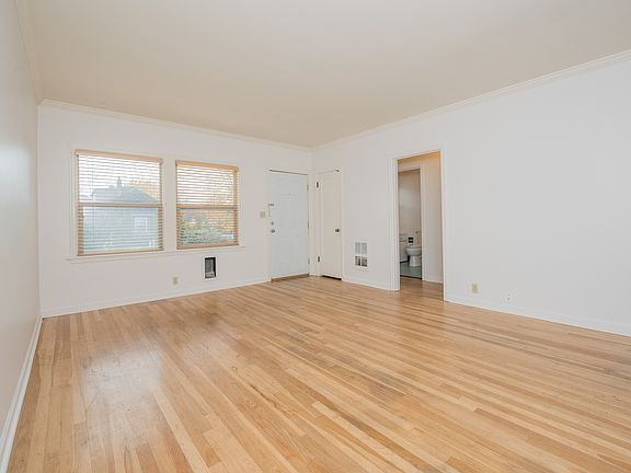 3rd image of 907 NE Killingsworth St