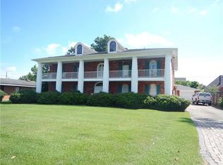 137 Meadowbrook Dr, Gretna, LA 70056