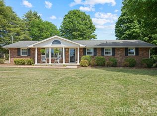 3328 Sulphur Springs Rd NE, Hickory, NC 28601