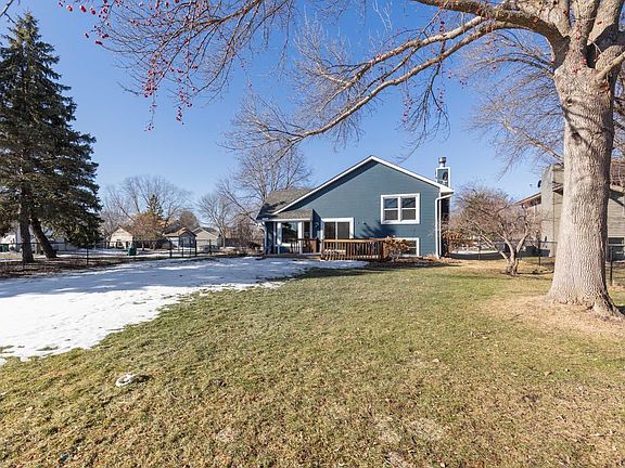 2nd image of 880 Lake Susan Dr