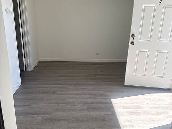 2nd image of 900 S Houston St #5