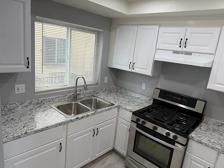 2255 E Sunrise Ln #B — Photo 13