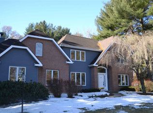 4008 Windsor Dr, Niskayuna, NY 12309