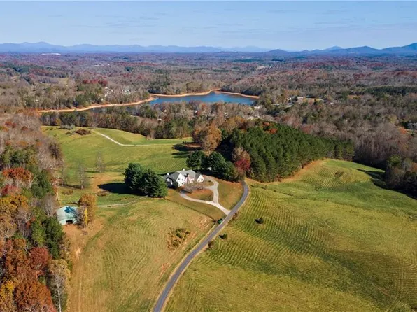 5414 Price Rd, Gainesville, GA 30506