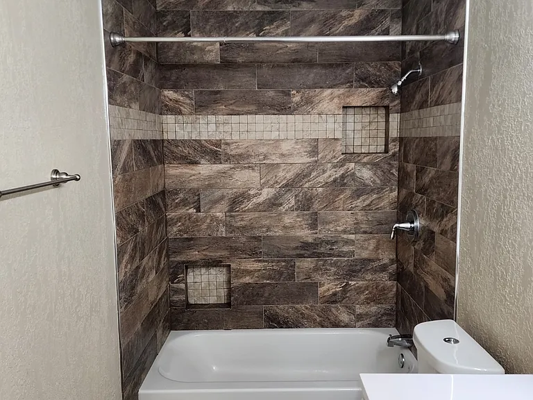 626 W Wallace St #B — Photo 13
