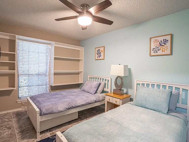 1429 Hall Dr — Photo 10