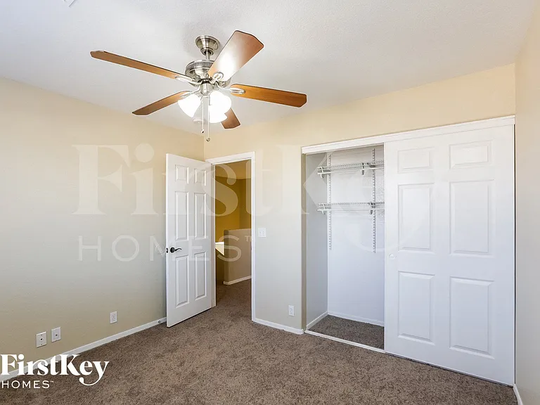 8736 W Tuckey Ln — Photo 10