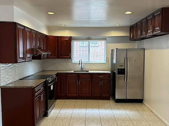 3rd image of 6145 160th St Floor 1